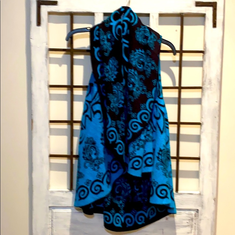 Sleeveless long vest